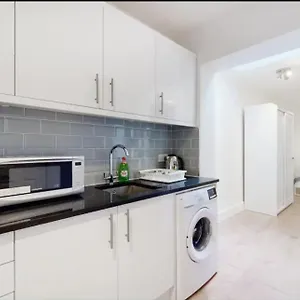 Apartment New Spacious 1 Bed Studio Flat In Aldgate, London