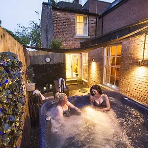 Апартаменты Chester Apartments 